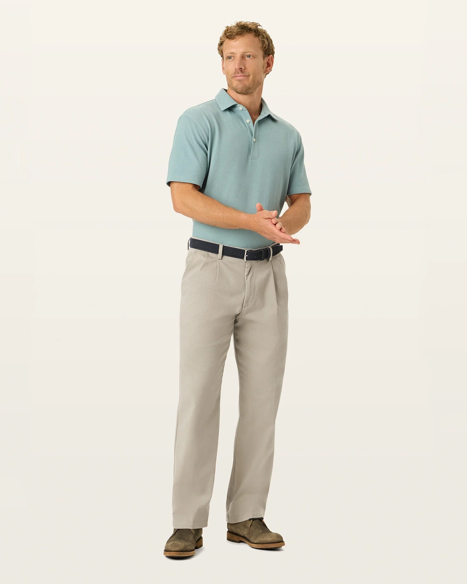 Easy Khakis. Pleated. Classic Fit