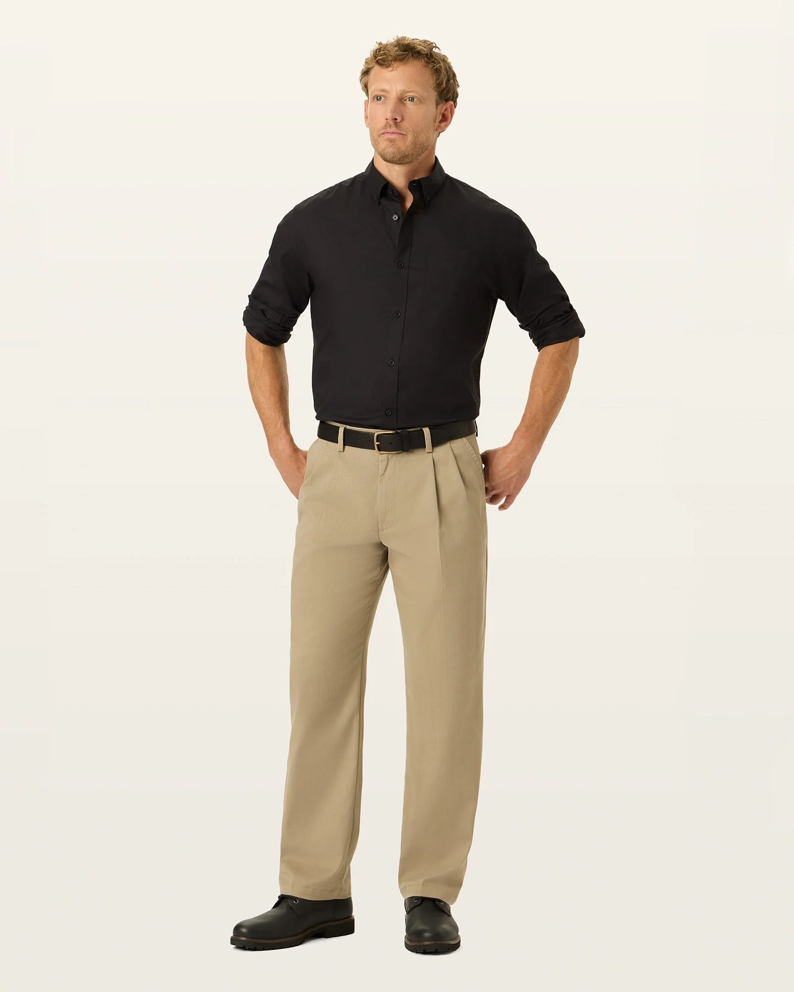 Easy Khakis. Pleated. Classic Fit