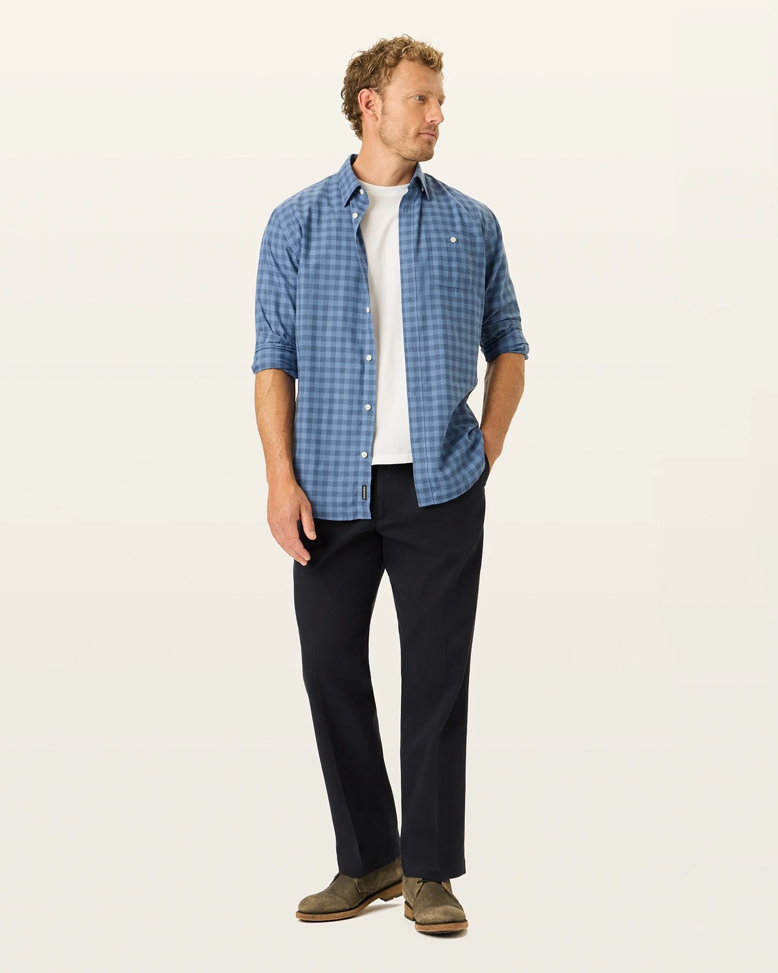 Easy Khakis. Pleated. Classic Fit