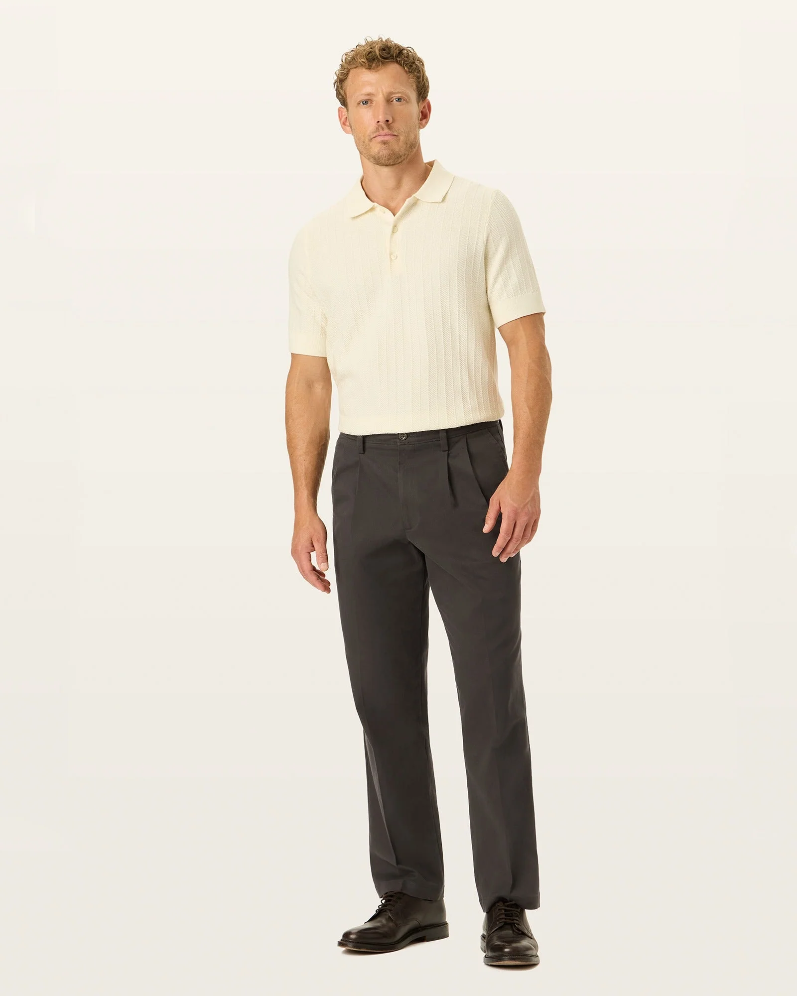 Easy Khakis. Pleated. Classic Fit