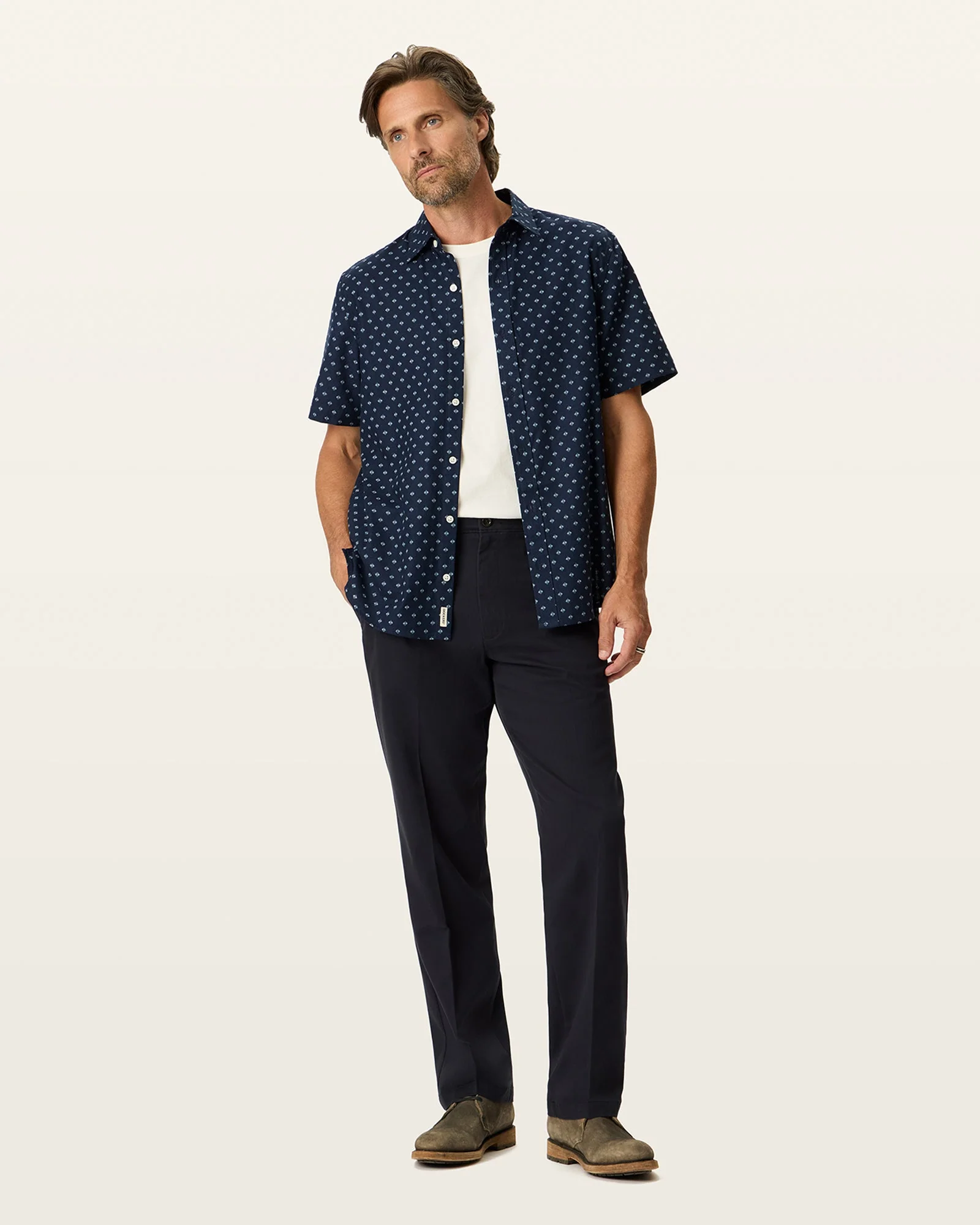 Easy Khakis. Classic Fit