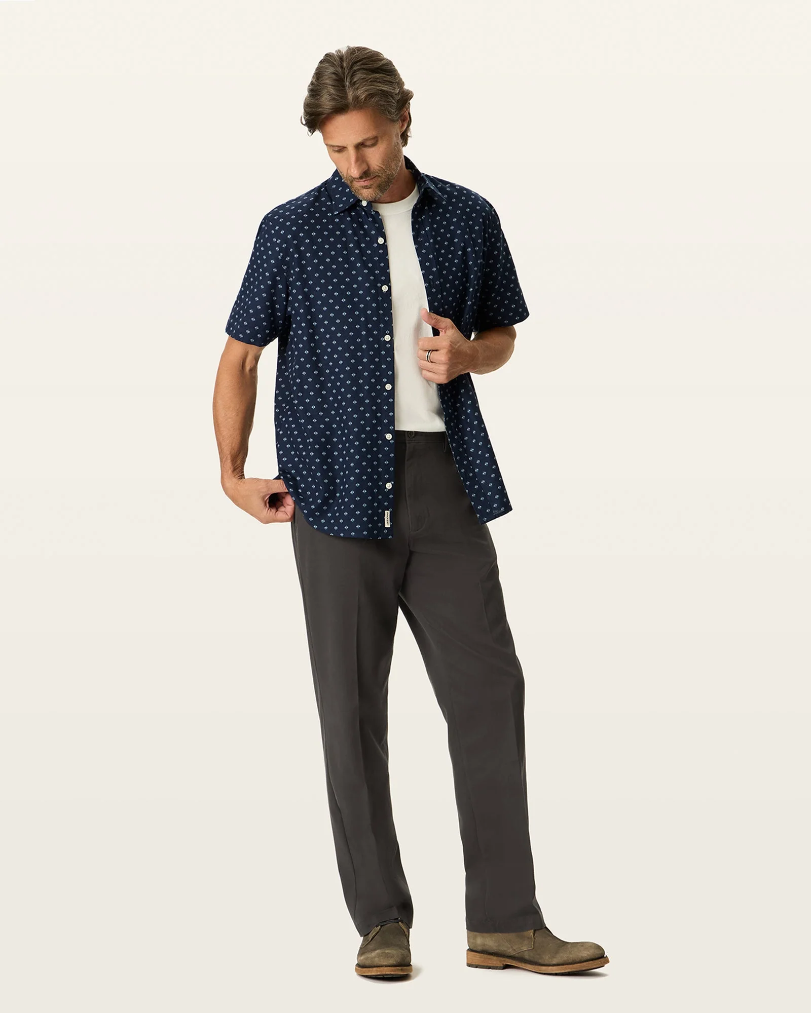Easy Khakis. Classic Fit