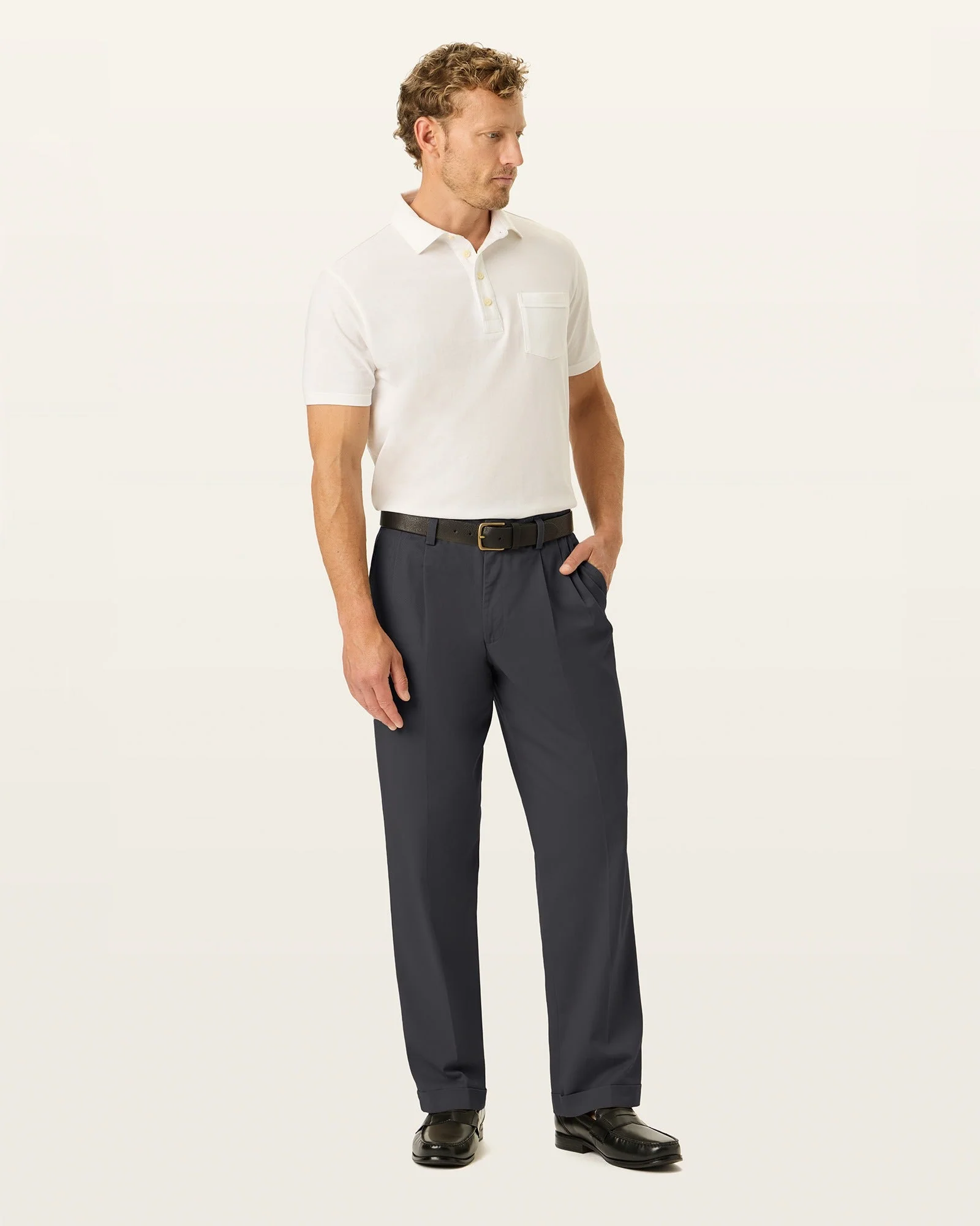 Easy Khakis. Pleated. Relaxed Fit