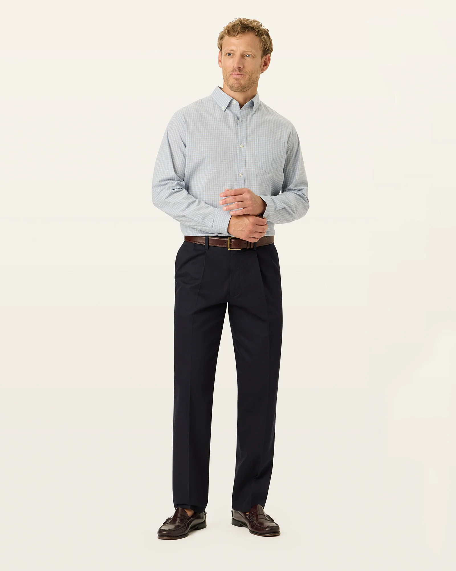 Signature Khakis. Pleated. Classic Fit