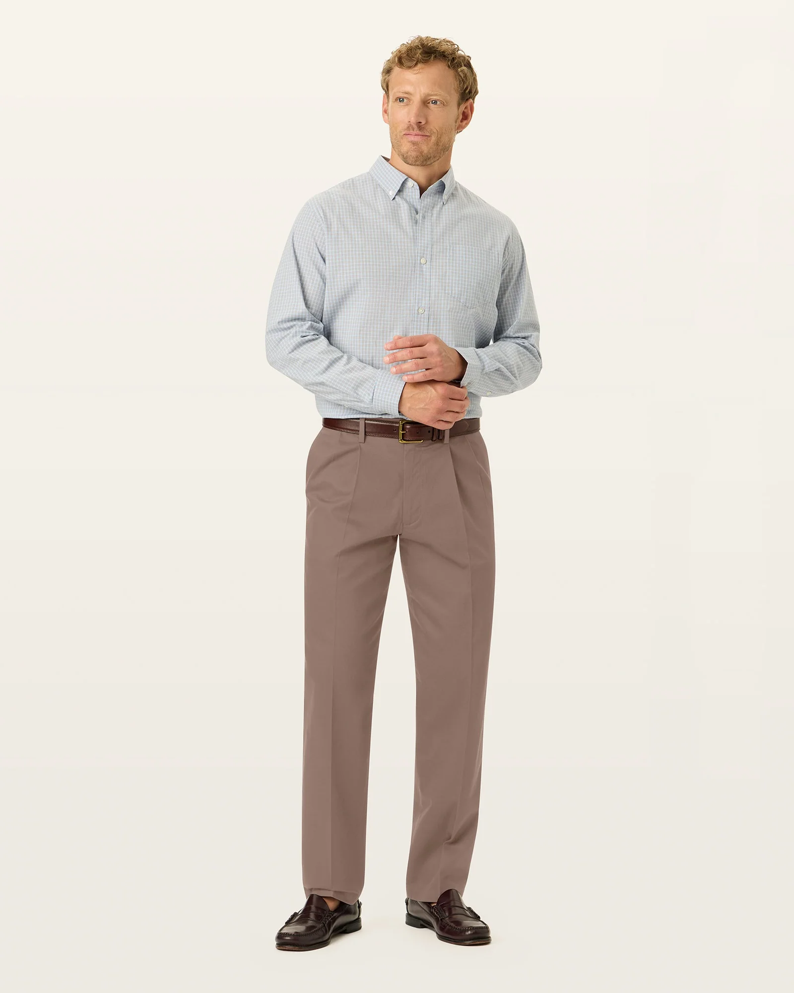 Signature Khakis. Pleated. Classic Fit