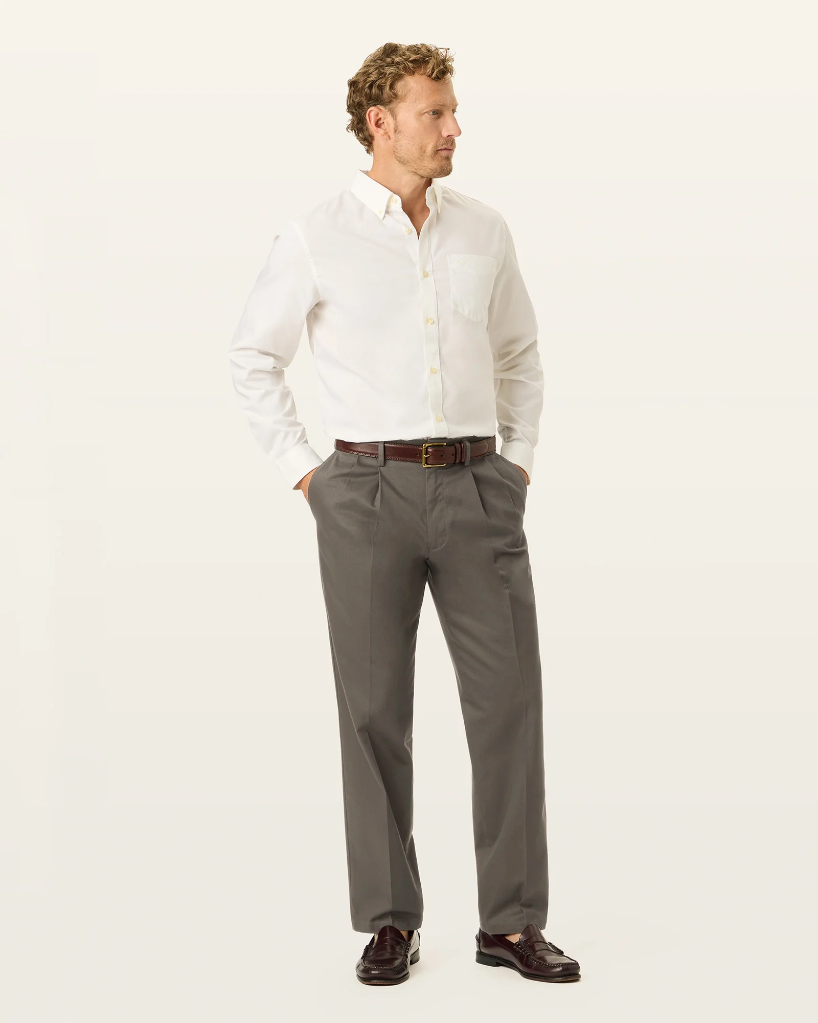 Signature Khakis. Pleated. Classic Fit