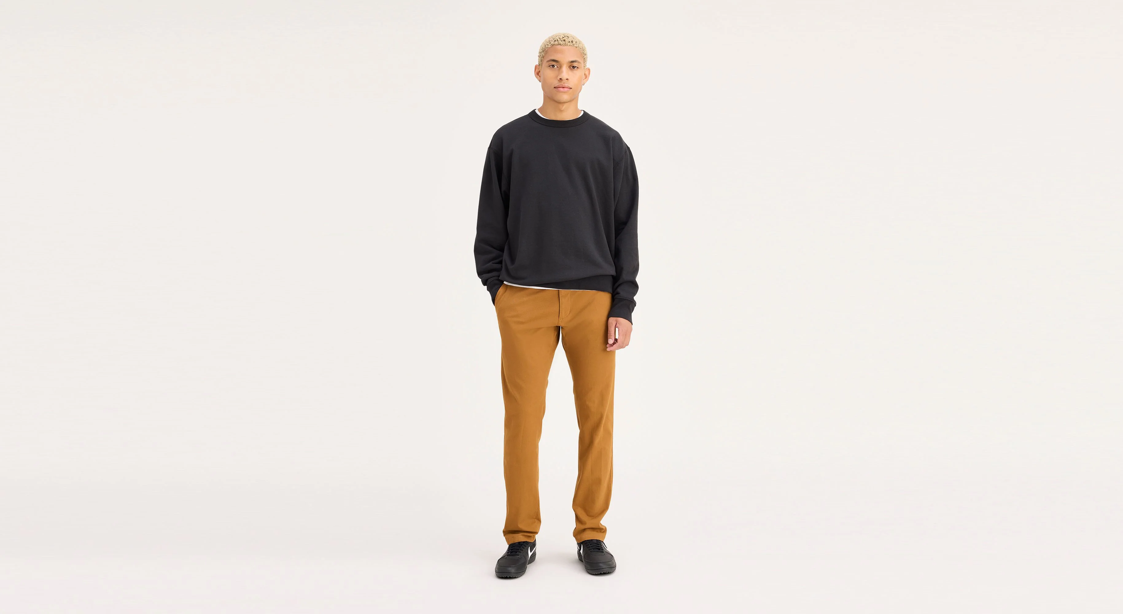 Ultimate Chinos. Athletic Fit