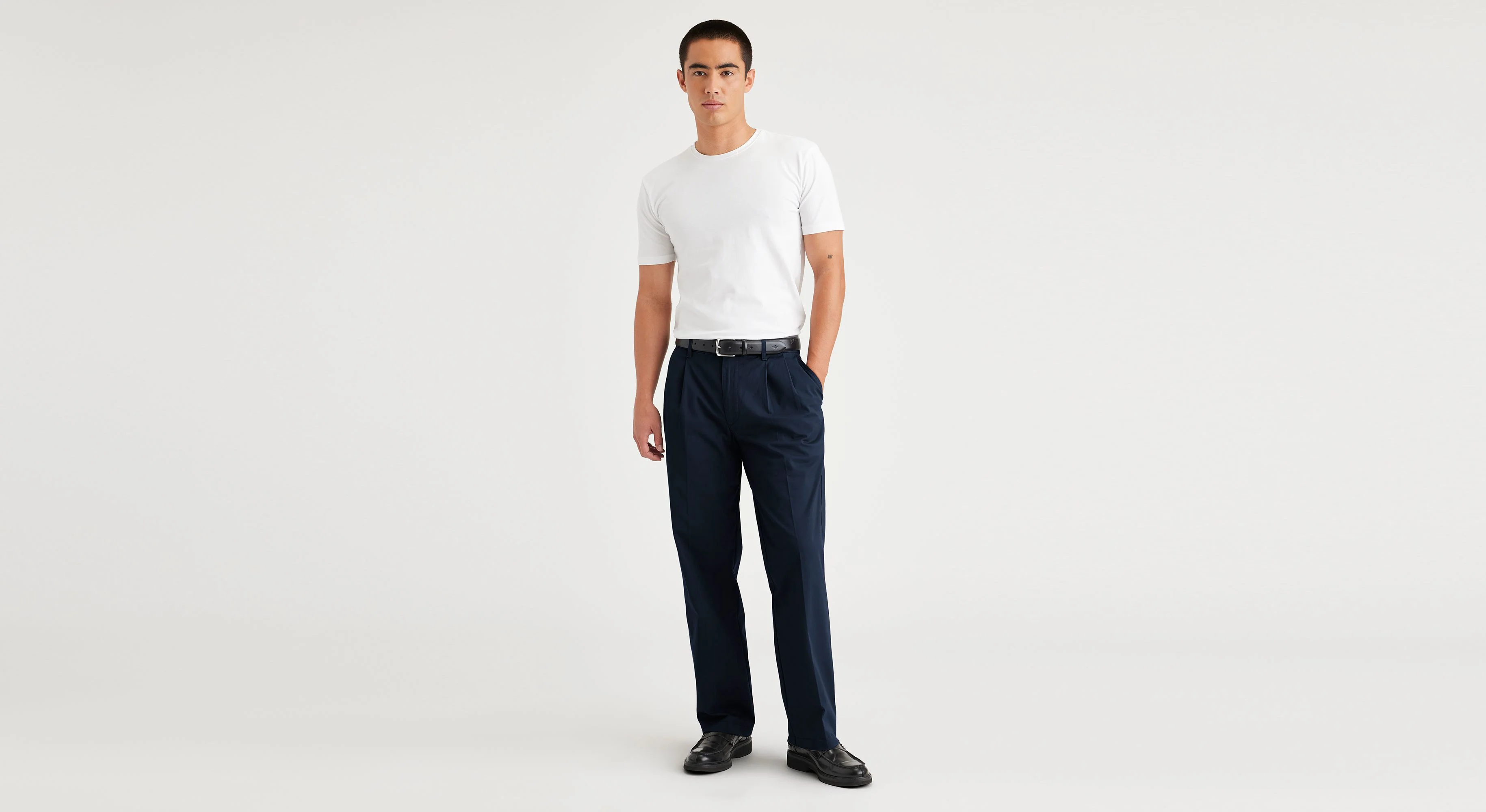 Original Chinos. Pleated. Classic Fit