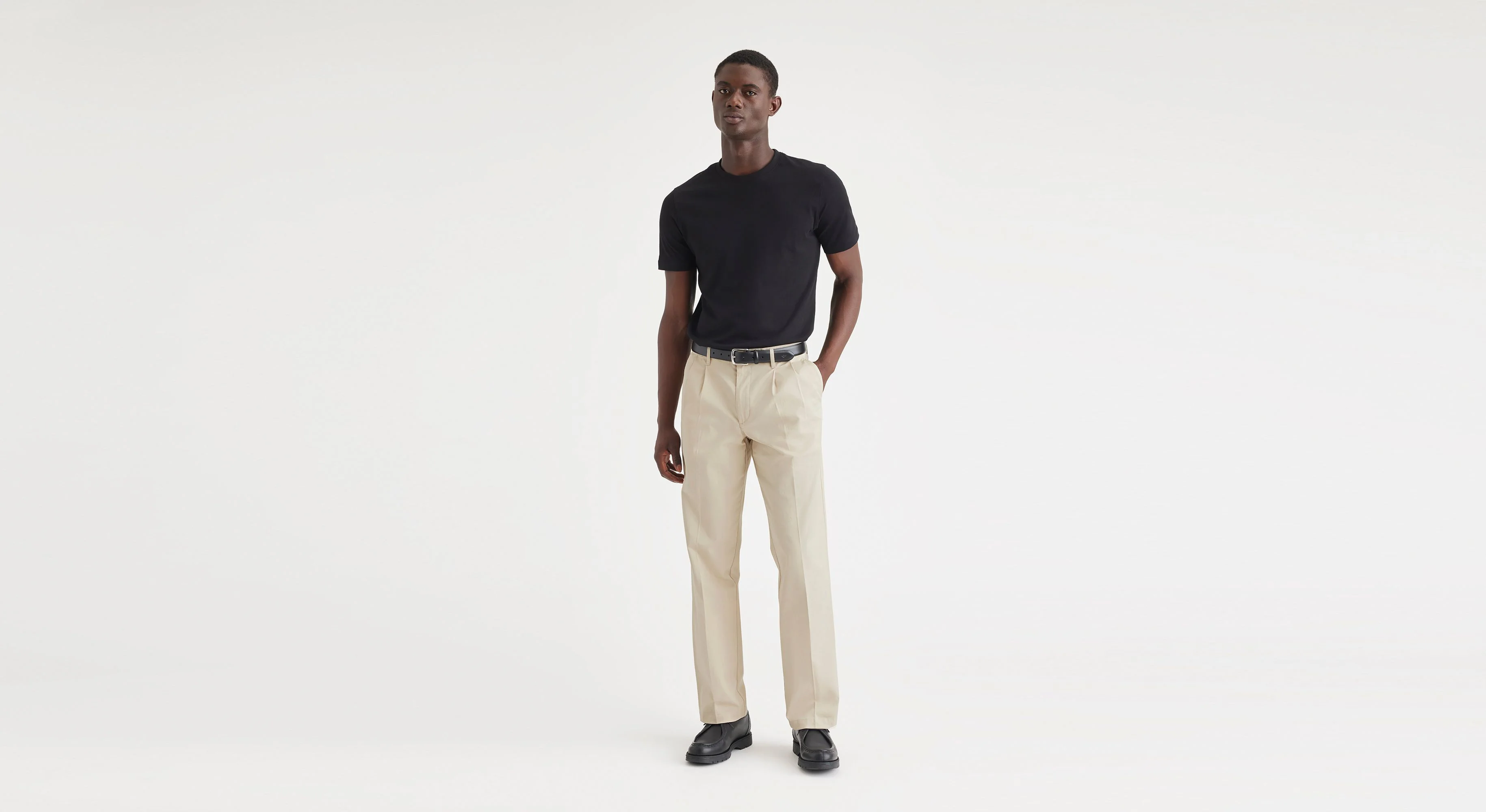 Original Chinos. Pleated. Classic Fit