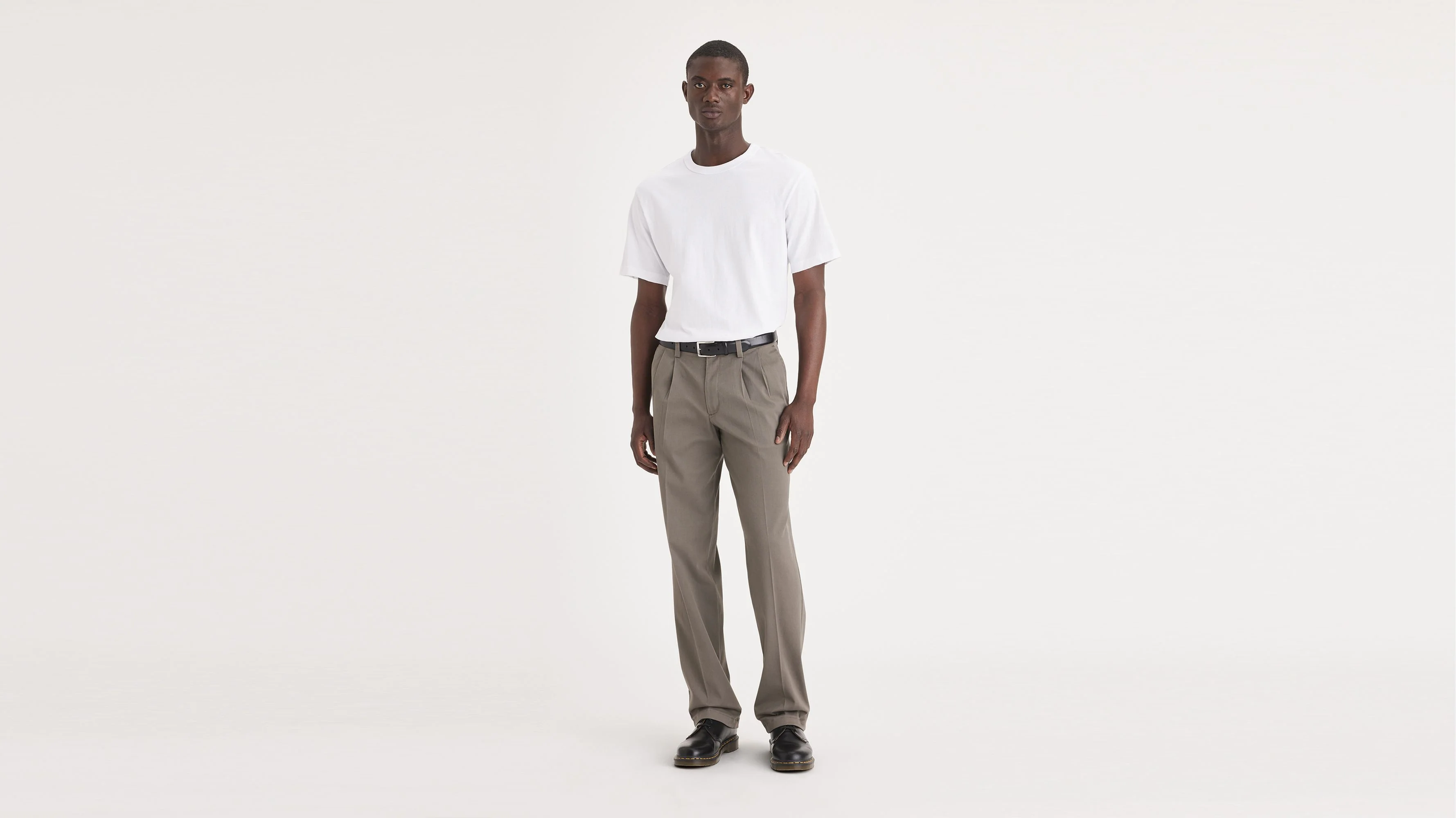 Easy Khakis. Pleated. Classic Fit (Big and Tall)