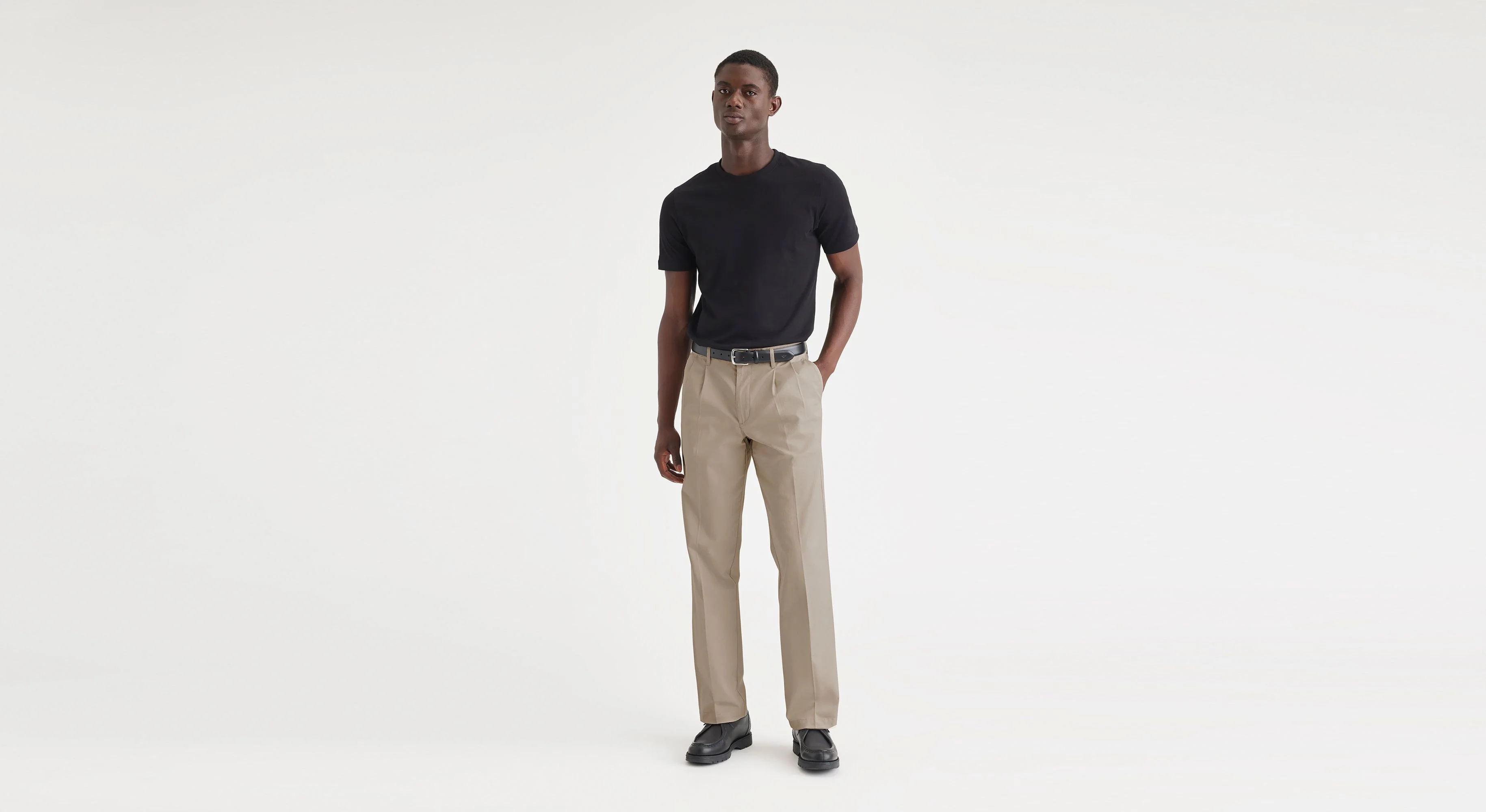 Original Chinos. Pleated. Classic Fit